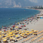 Antalyada deniz suyu sıcaklıklarında artış Kaşıntı ve yanma şikayetleri arttı