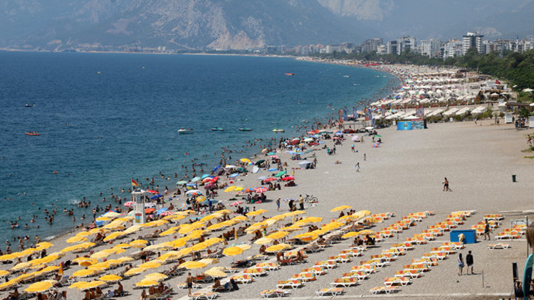 Antalyada deniz suyu sıcaklıklarında artış Kaşıntı ve yanma şikayetleri arttı