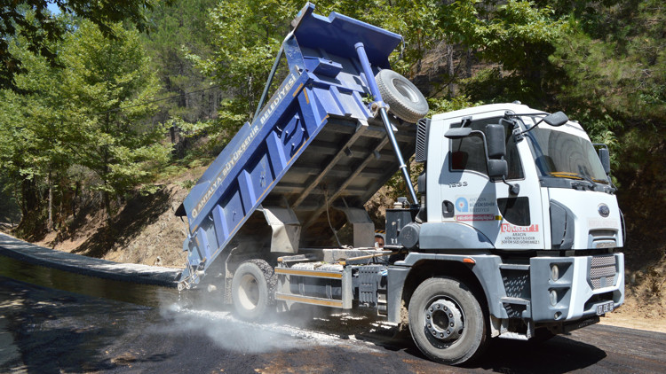 Çiçekolukta 40 yıllık asfalt özlemi sona erdi