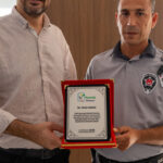 Hayat kurtaran güvenlik görevlisine plaket