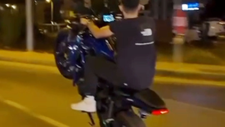 Motosikletle akrobatik hareketlere ceza