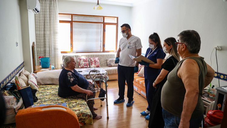 Evde Sağlık Hizmetleri, 8 ayda 10 bin 665 hastaya ulaştı