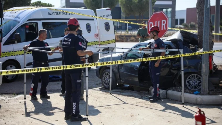 Ağaca çarpan otomobil sürücüsü yaşamını yitirdi