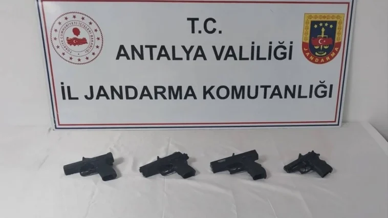 Aksu'da 4 kaçak tabanca yakalandı