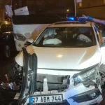 Alanya'da 8 araç birbirine girdi: 10 yaralı