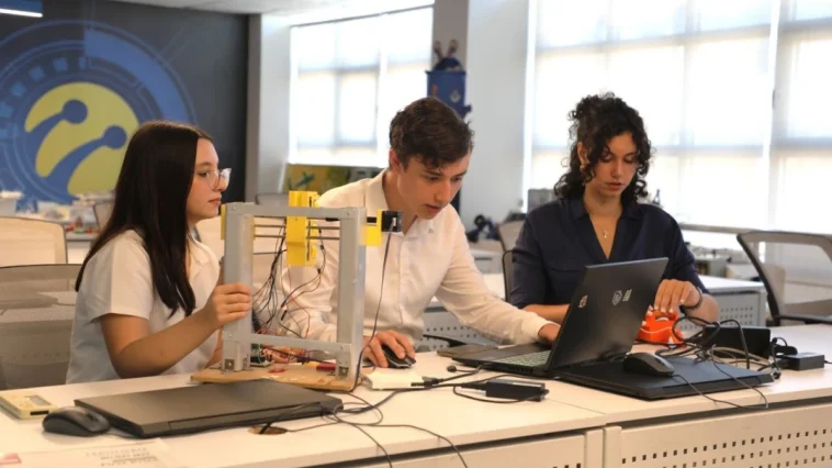 Antalya BİLSEM öğrencilerinden yazılımda büyük başarı