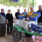 Antalya Büyükşehir’den üzüm sıkma makinesi desteği