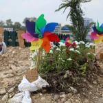 Antalya Mezarlığı'nda hüzünlü rüzgar gülleri