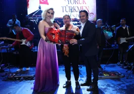 Antalya Yörük Türkmen Festivali'nde Funda Arar coşkusu