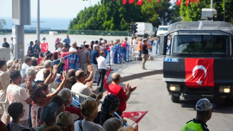 Antalya’da 30 Ağustos’a turistlerden de yoğun ilgi