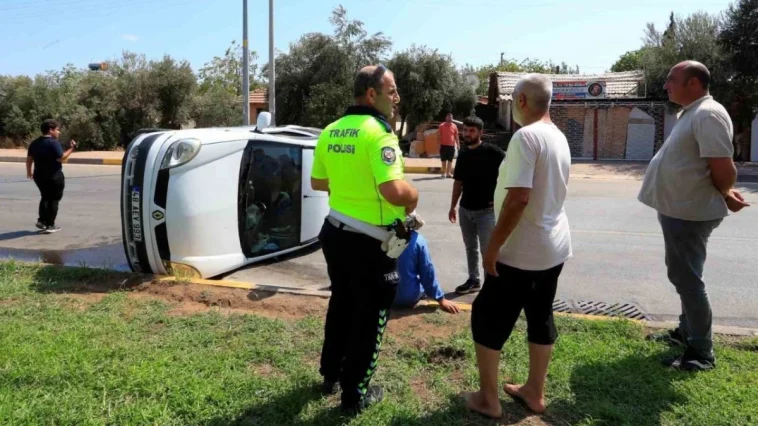 Antalya’da feci kaza: Araç yan yattı, 4 kişi kurtuldu