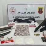 Antalya'da jandarmadan uyuşturucu ve silah operasyonu