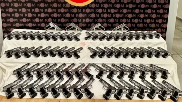 Antalya'da kaçakçılık operasyonunda 100 tabanca ele geçirildi