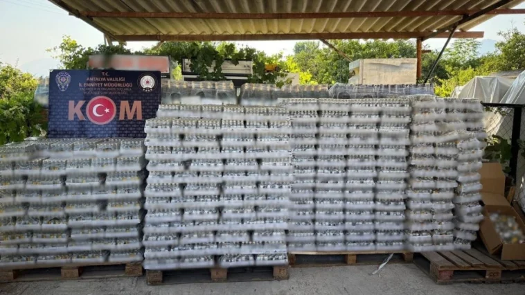 Antalya’da kaçakçılık operasyonunda 39 bin 944 şişe kaçak içki ele geçirildi