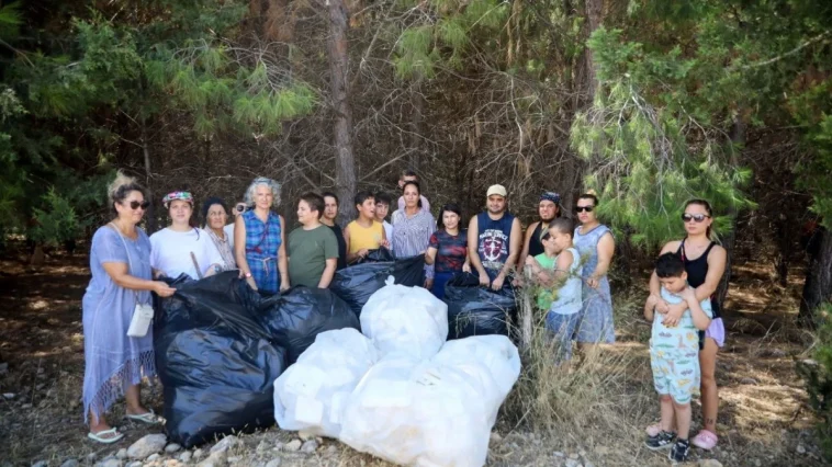 Antalya’da otizmli çocuklardan orman temizliği
