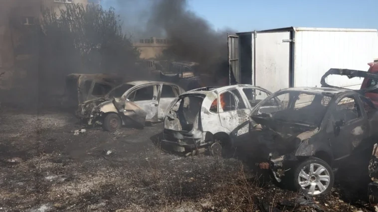 Antalya’da otluk yangını: 12 araç zarar gördü