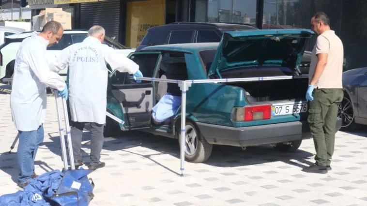 Antalya’da otomobilin arka koltuğunda ölü bulundu