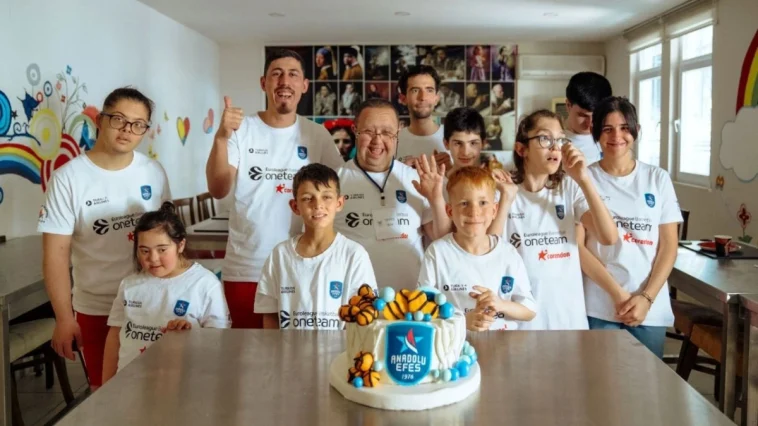 Antalya'da özel sporculara basketbol eğitimi