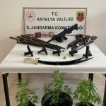 Antalya'da silah kaçakçılarına operasyon: 5 gözaltı