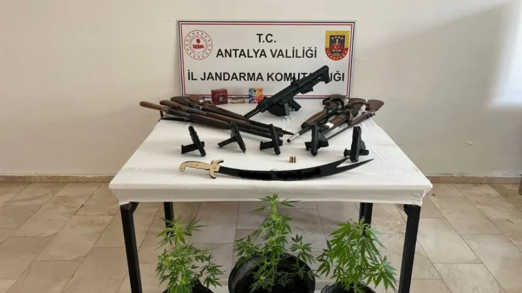 Antalya'da silah kaçakçılarına operasyon: 5 gözaltı
