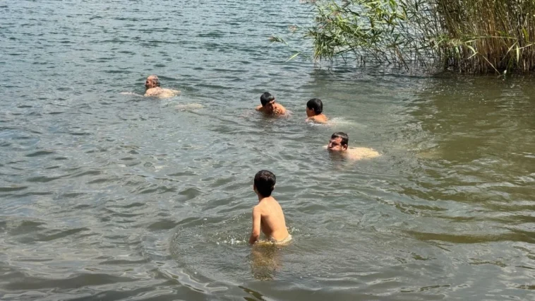Antalyalılar sıcaktan kaçtı, Dipsiz Göl’e sığındı