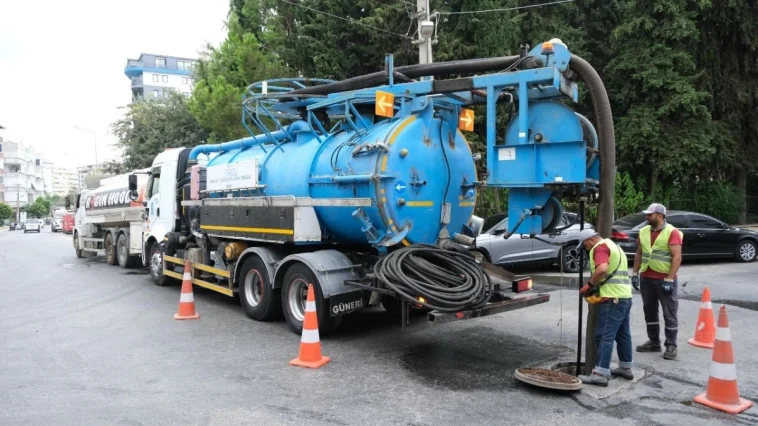 ASAT Alanya’da yağmursuyu hatlarını temizliyor