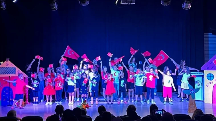 ASSİM’de miniklerin tiyatro şöleni