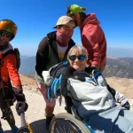 Bedensel engelli turist, yamaç paraşütüyle ikili atlayış yaptı