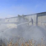 Boya ve mobilya atölyelerine yakın noktada çıkan yangın korkuttu