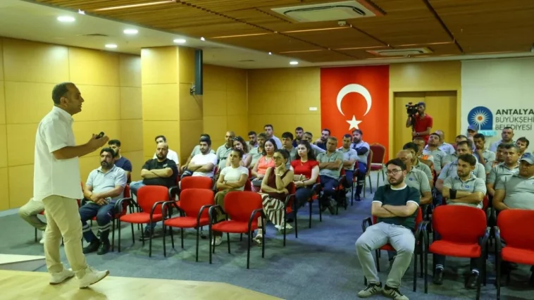 Büyükşehirden ilaçlama personeline eğitim