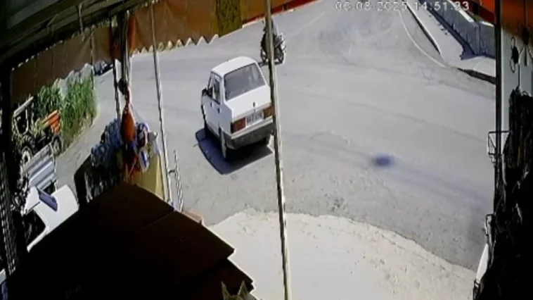 El frenini unuttu, otomobil duvara çarptı