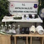 Evini uyuşturucu serasına çevirdi, kaçamadı