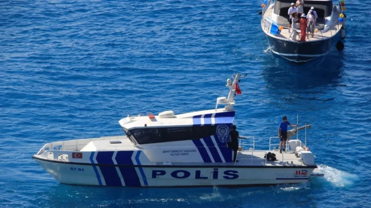 Falezlerden düşen kadın için dalgıçlar su altında arama çalışması yaptı