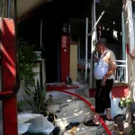 Gecekonduda korkutan yangın