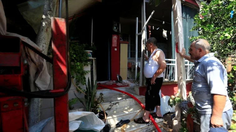 Gecekonduda korkutan yangın