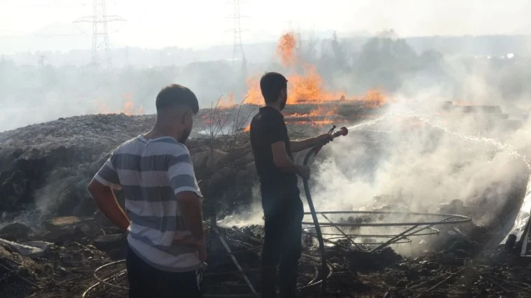 Hurda deposundaki yangını itfaiye söndürdü