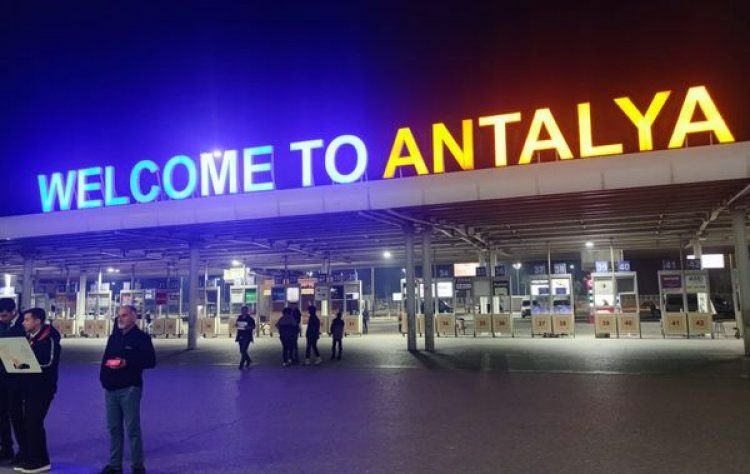 İSTANBUL VE ANTALYA HAVALİMANLARI REKOR KIRDI