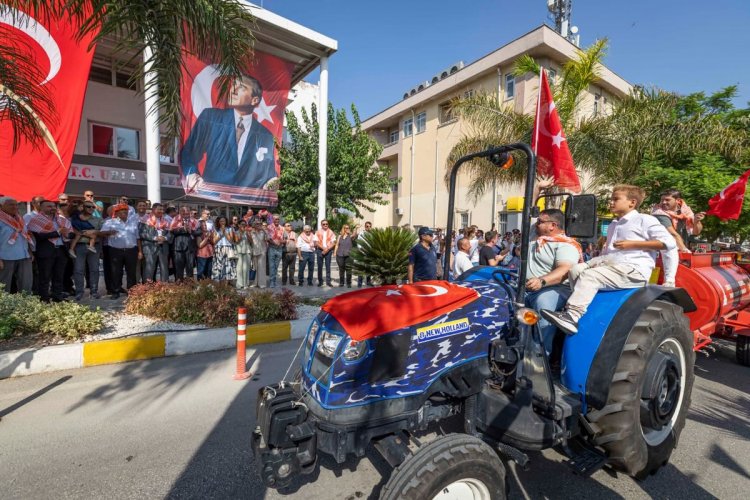 URLA’NIN 2 BİN 600 YILLIK BAĞ BOZUMU ŞENLİĞİ BAŞLADI