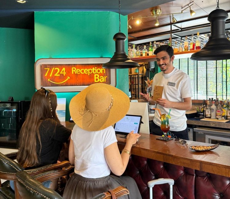 7/24 YAŞAYAN BİR ALAN: RESEPSİYON VE BAR BİR ARADA