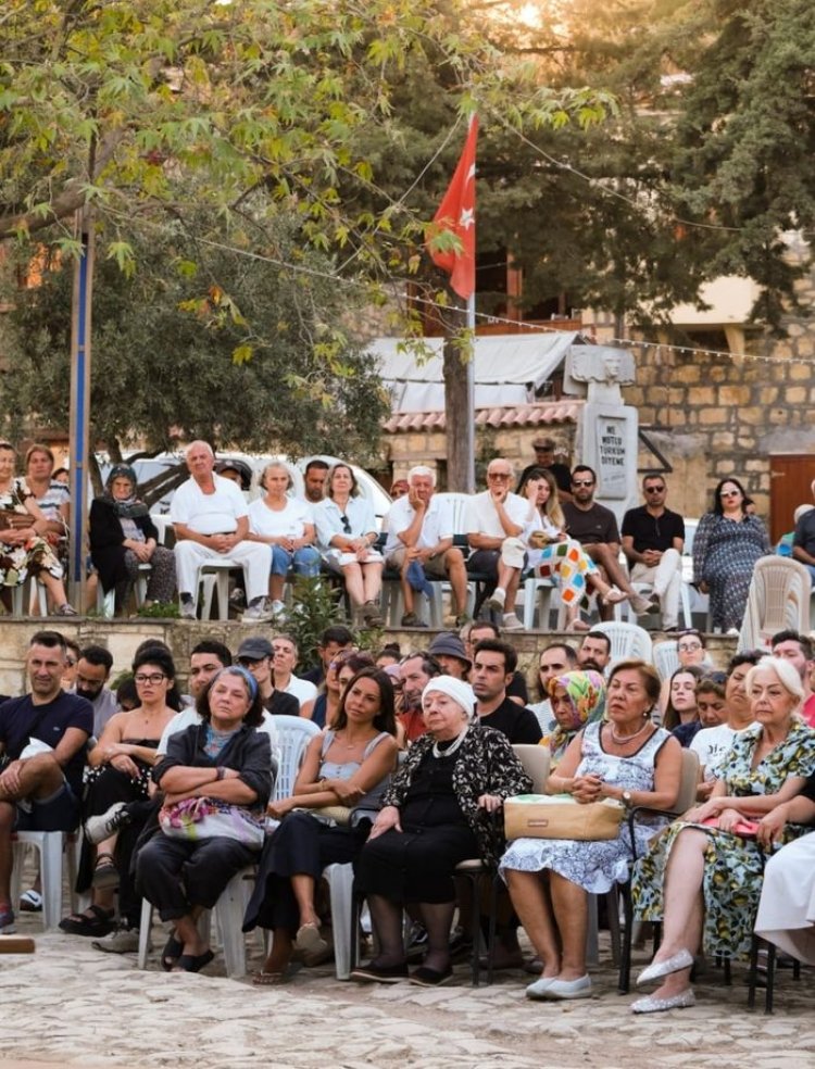 image_750x_68b130a403709