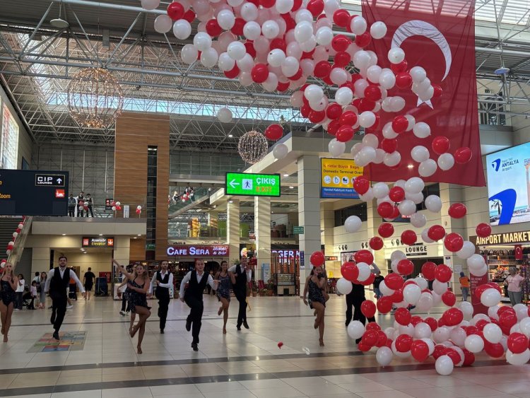 FRAPORT TAV ANTALYA HAVALİMANI’NDA 30 AĞUSTOS COŞKUSU