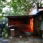 İşten dönen baba, kızını alevlerin arasından çıkardı