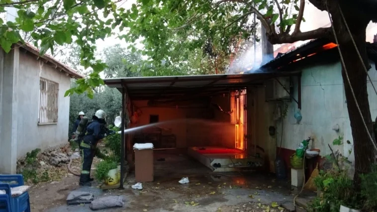 İşten dönen baba, kızını alevlerin arasından çıkardı