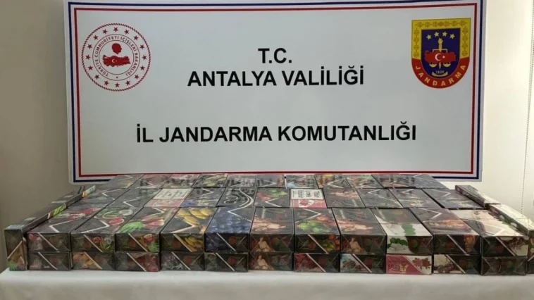 Kaş'ta 22 kilo kaçak nargile tütünü ele geçirildi