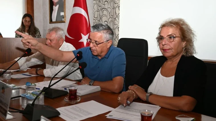 Kemer'de gergin meclis