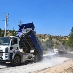 Kemer Ovacık Mahallesi'nin 3.5 kilometrelik yolu asfaltla buluştu