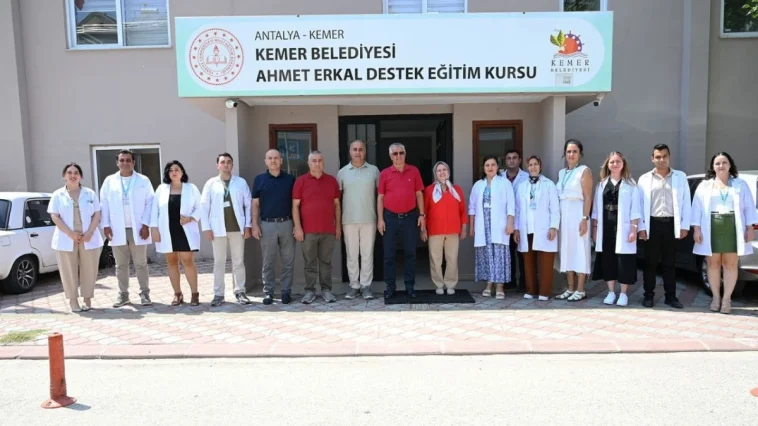 Kemer’de eğitim ve sanat çalışmaları