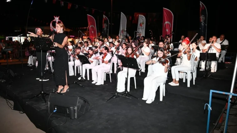 Kemer'de sokak hayvanları yararına ikinci konser