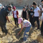 Korkuteli'nde 300 öğrenci, 300 fidanı toprakla buluşturdu