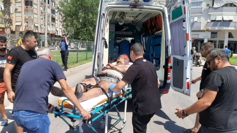 Kumluca'da otomobil ile motosiklet çarpıştı: 1 yaralı